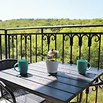 Lilia каваци, Apartamento